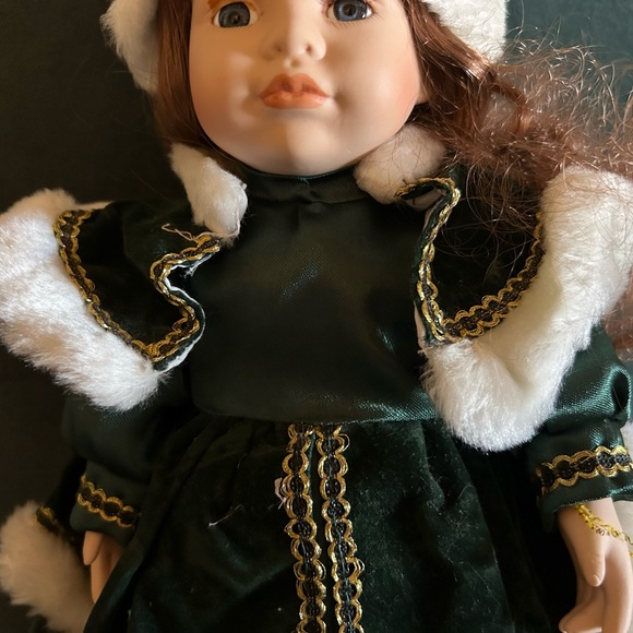 👀 HUGE SALE ACCENTS OCCASIONS 2000 AUTHENTIC COLLECTIBLE EDITION PORCELAIN DOLL - Picture 8 of 9